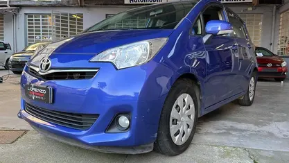 Usata Toyota Verso-S Active 99 CV (72 kW) 2011 Monovolume