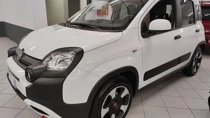 Bianco Usata 2024 Fiat Panda Cross Cross Utilitaria | 13.400 € (Buon prezzo)
