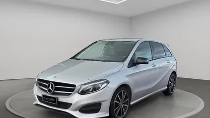 Usata Mercedes B200 135 CV (99 kW) 2018 Argento Monovolume