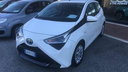 Begagnad Toyota Aygo Connect Style 72 HK (52 kW) 2020 Vit Halvkombi