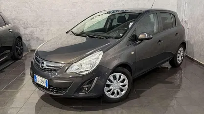 Usata Opel Corsa Edition 86 CV (63 kW) 2013 Berlina
