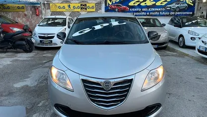 Usata 2012 Lancia Ypsilon Silver Due volumi | 5800 € (Buon prezzo)