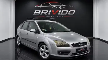 Usata Ford Focus Ghia 115 CV (84 kW) 2005 Grigio Berlina