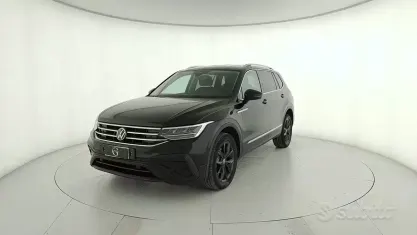 Begagnad VW Tiguan Allspace Elegance 150 HK (110 kW) 2022 Svart SUV
