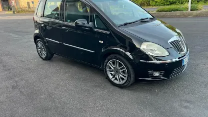 Usata Lancia Musa 95 CV (69 kW) 2011 Nero Monovolume