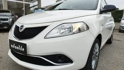 Usata 2017 Lancia Ypsilon Gold Due volumi | 9900 € (Buon prezzo)