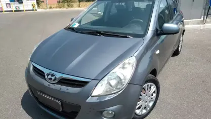 Usata Hyundai i20 Comfort 78 CV (57 kW) 2009 Grigio Utilitaria