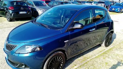 Blu Usata 2023 Lancia Ypsilon Silver Due volumi | 12.900 € (Buon prezzo)