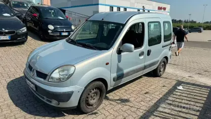 Usata Renault Kangoo 75 CV (55 kW) 2004 Grigio Monovolume