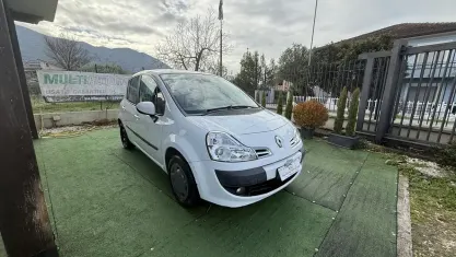 Usata Renault Modus 90 CV (66 kW) 2011 Bianco Monovolume