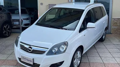 Bianco Usata 2015 Opel Zafira Edition Monovolume | 6999 € (Buon prezzo)