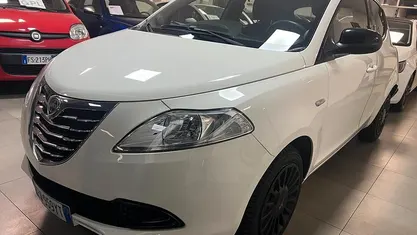 Usata Lancia Ypsilon Gold 69 CV (50 kW) 2014 Utilitaria