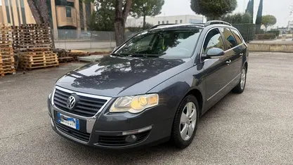 Grigio Usata 2010 VW Passat Station wagon | 3900 € (Buon prezzo)