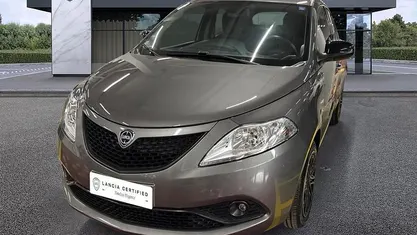 Usata Lancia Ypsilon Gold 69 CV (50 kW) 2021 Grigio Utilitaria