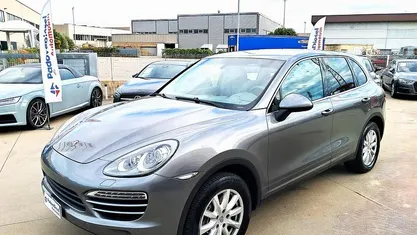 Usata Porsche Cayenne 245 CV (180 kW) 2012 Grigio SUV