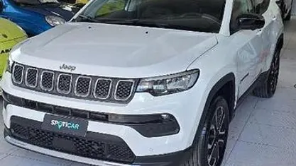 Bianco Usata 2024 Jeep Compass Altitude SUV | 29.500 € (Buon prezzo)