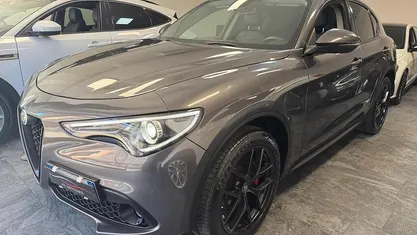 Usata Alfa Romeo Stelvio Super 210 CV (154 kW) 2020 Grigio SUV