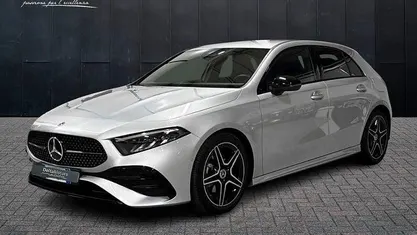 Argento Usata 2025 Mercedes A180 Advanced Plus Tre volumi | 35.300 € (Buon prezzo)