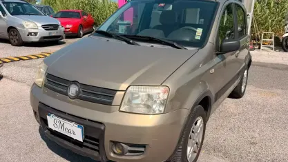 Usata Fiat Panda Climbing 60 CV (44 kW) 2009 Oro Utilitaria