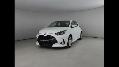 Bianco Usata 2022 Toyota Yaris Hybrid Business Edition Tre volumi | 15.800 € (Ottimo prezzo)