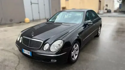 Usata Mercedes E220 Avantgarde 150 CV (110 kW) 2004 Nero Berlina