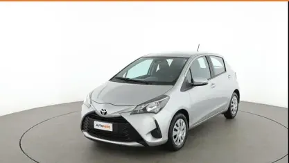 Usata Toyota Yaris Cool 72 CV (52 kW) 2020 Argento Utilitaria