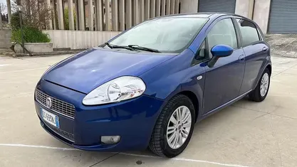 Begagnad Fiat Grande Punto Dynamic 90 HK (66 kW) 2008 Blå Halvkombi