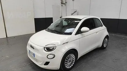 Usata Fiat 500e Action 69 kW (95 CV) 2022 Bianco Utilitaria
