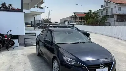Usata Mazda 3 Exceed 105 CV (77 kW) 2017 Bluazzurro Berlina