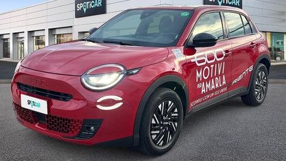 Käytetty Fiat 600 Red 114 kW (156 HP) 2023 Punainen Katumaasturi