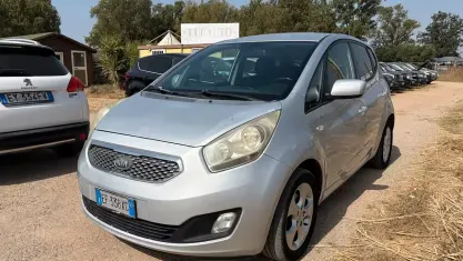 Usata Kia Venga 90 CV (66 kW) 2011 Grigio Utilitaria