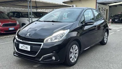 Other Usata 2018 Peugeot 208 Allure Due volumi | 8800 € (Buon prezzo)