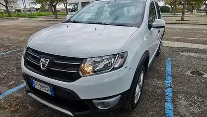Usata Dacia Sandero Ambiance 90 CV (66 kW) 2016 Berlina