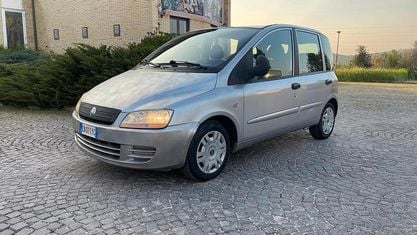 Usata Fiat Multipla Dynamic 120 CV (88 kW) 2005 Grigio Monovolume