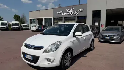 Usata Hyundai i20 Comfort 75 CV (55 kW) 2010 Bianco Utilitaria
