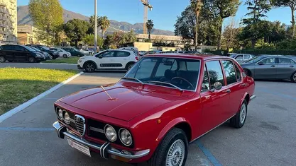 Begagnad Alfa Romeo Alfetta 122 HK (89 kW) 1970 Röd Sedan