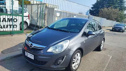 Usata Opel Corsa 86 CV (63 kW) 2012 Grigio Utilitaria