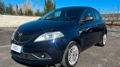 Usata Lancia Ypsilon Silver 69 CV (50 kW) 2016 Blu Utilitaria