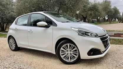 Usata Peugeot 208 Allure 82 CV (60 kW) 2017 Bianco Utilitaria