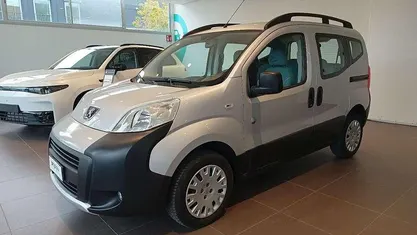 Blu/azzurro Usata 2015 Peugeot Bipper Outdoor Monovolume | 8900 € (Molto cara)