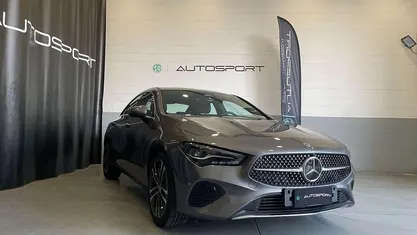 Grigio Usata 2024 Mercedes CLA180 Advanced Tre volumi | 31.900 € (Buon prezzo)