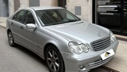 Usata Mercedes C220 Avantgarde 150 CV (110 kW) 2004 Grigio Berlina