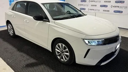 Usata Opel Astra Edition 131 CV (96 kW) 2022 Bianco pastello Berlina