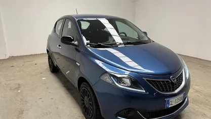 Usata Lancia Ypsilon Silver 69 CV (50 kW) 2023 Blu elegante Utilitaria