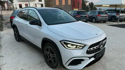 Usata Mercedes GLA200 Premium 150 CV (110 kW) 2020 Bianco SUV