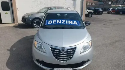 Usata Lancia Ypsilon 69 CV (50 kW) 2014 Grigio Utilitaria