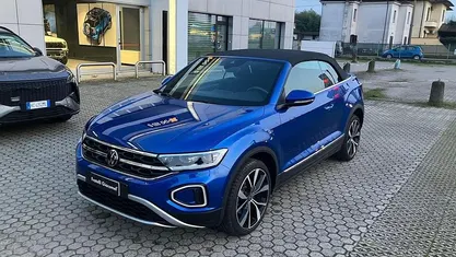 Usata VW T-Roc Cabriolet Style 150 CV (110 kW) 2023 Ravenna blue metallizzato nero Cabrio