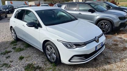 Usata VW Golf VIII Life 131 CV (96 kW) 2022 Bianco Berlina