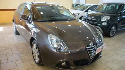 Grigio scuro Usata 2013 Alfa Romeo Giulietta Distinctive Due volumi | 6999 € (Buon prezzo)