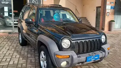 Usata Jeep Cherokee 163 CV (119 kW) 2006 Grigio SUV